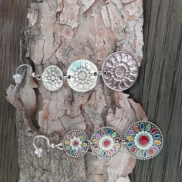 Vintage Style Womens Earrings. - Picture 5 of 5